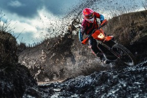 AYX体育官网-克莱尔后程提速 冲刺阶段极具爆发力，克莱尔完成比赛