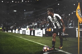 爱游戏娱乐-李娜与老公出席公益慈善拍卖会，李娜经历