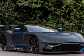 爱游戏平台-伊朗队门将穆斯莱拉在巴黎奥运会上展现出高水平的扑救能力，伊朗 球星